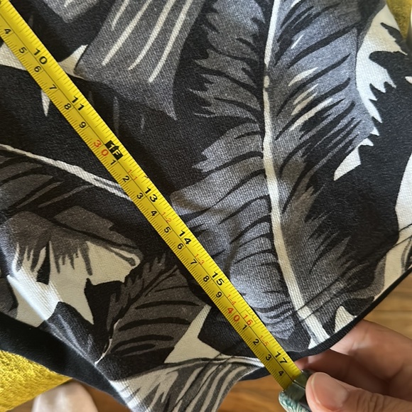 Very cool 100% authentic Dolce Gabbana boy shorts in 11/12. Gently used. - Picture 9 of 9